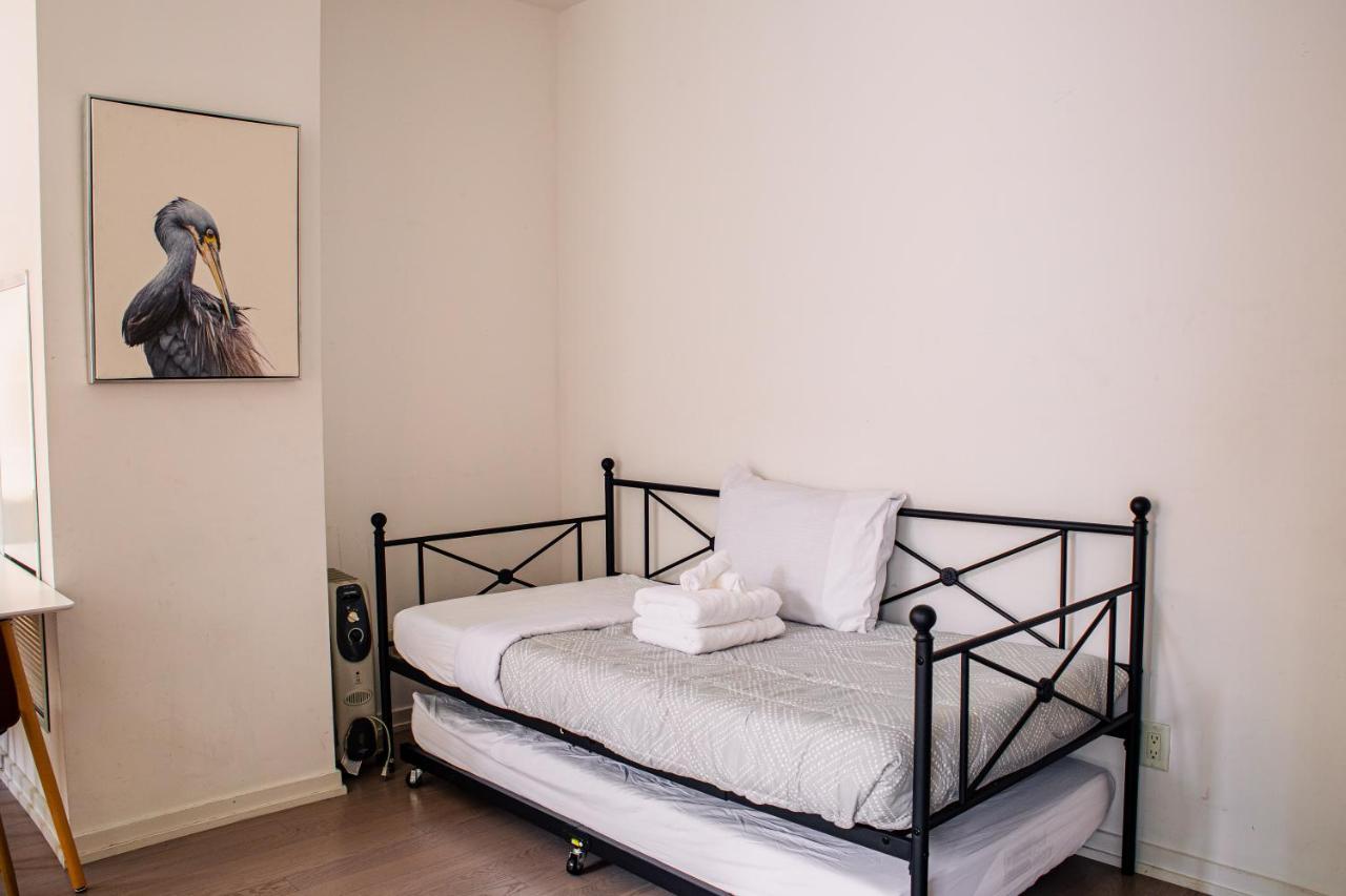 Modern Condo In The Heart Of Downtown Toronto Kültér fotó