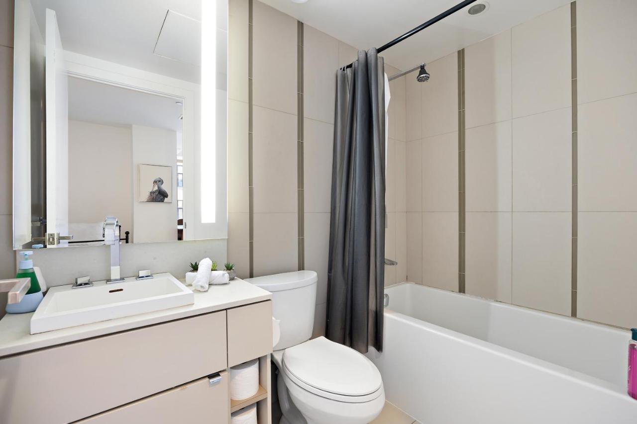 Modern Condo In The Heart Of Downtown Toronto Kültér fotó